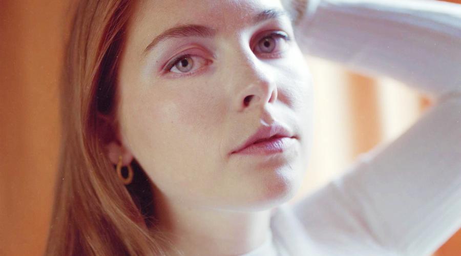 Satin Jackets reunites with Belgian indie pop singer Ivy Falls for